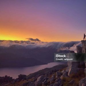 "לסחוב אבנים קטנות" - המסע להתגבר על ניכור הורי